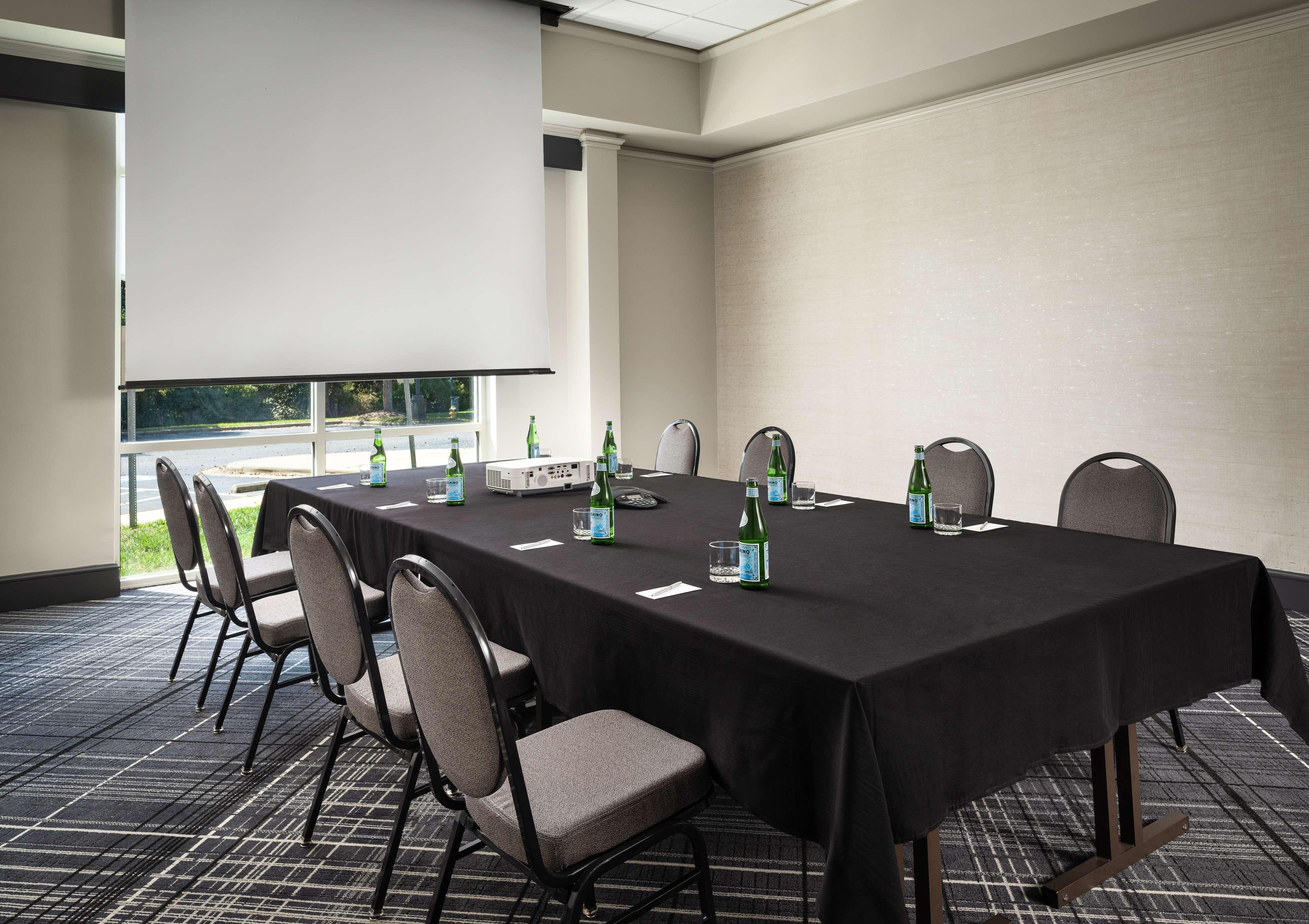 Hilton Charlotte Airport Hotel Extérieur photo
