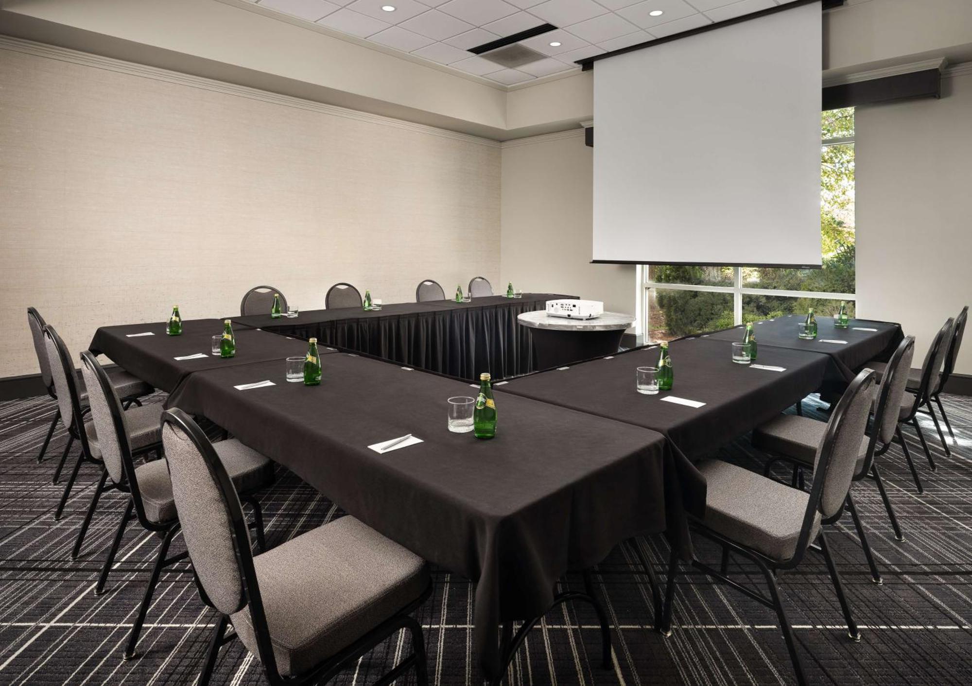 Hilton Charlotte Airport Hotel Extérieur photo